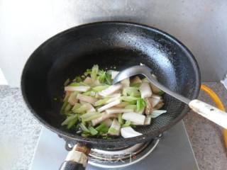 胡椒酱烧芹菜的做法步骤：9