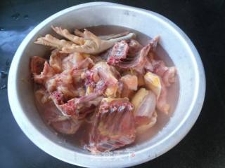 家鸡炖蘑菇的做法步骤：2