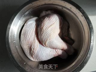 凉拌鸡腿肉的做法步骤：1