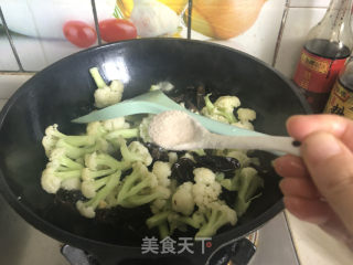 黑木耳炒松花菜的做法步骤：6