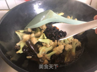 黑木耳炒松花菜的做法步骤：7