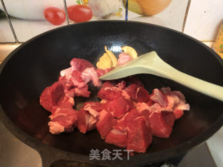 西红柿炖牛肉的做法步骤：3