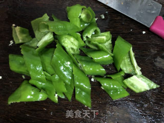 青椒炒双菇的做法步骤：3