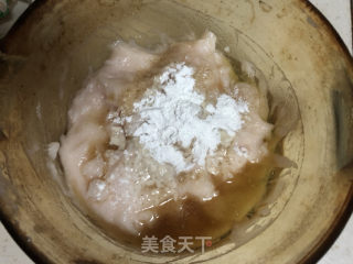 自制鱼丸的做法步骤：4
