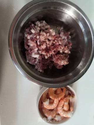双色饺子的做法步骤：1
