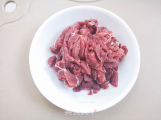 洋葱爆炒牛肉的做法步骤：2