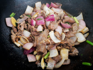 洋葱爆炒牛肉的做法步骤：11