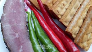柴火香干腊肉的做法步骤：1