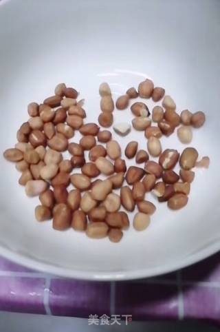 酱油炒花生米的做法步骤：1