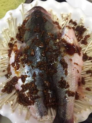 金针菇蒸鲈鱼的做法步骤：9