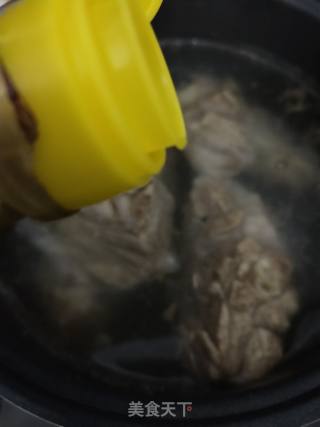 筒骨粥的做法步骤：2