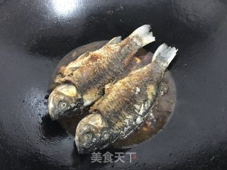 红烧鲫鱼的做法步骤：7