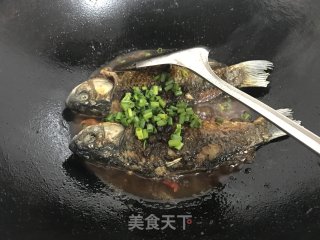 红烧鲫鱼的做法步骤：8