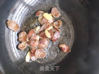 腊肠炒蒜薹的做法步骤：5