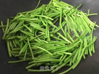 香干炒芦蒿的做法步骤：5