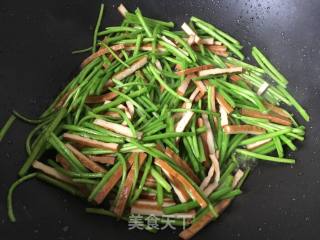 香干炒芦蒿的做法步骤：7