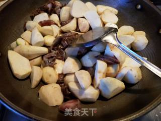 腊味芋仔煲的做法步骤：4