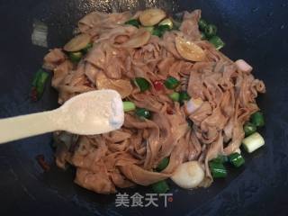 干锅豆皮的做法步骤：7
