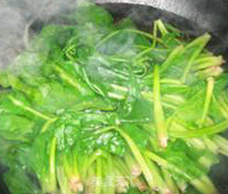 丁香鱼拌菠菜的做法步骤：3