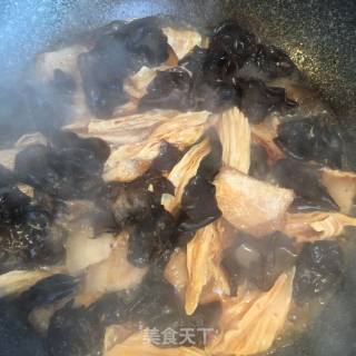 木耳腐竹烩肉片的做法步骤：5