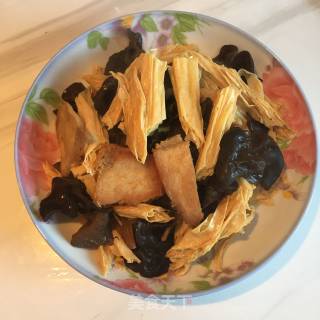 木耳腐竹烩肉片的做法步骤：8