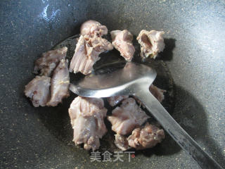 油豆条烧兔肉的做法步骤：3
