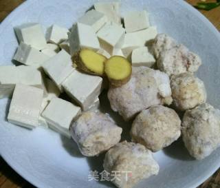 鸡肉丸豆腐汤的做法步骤：1