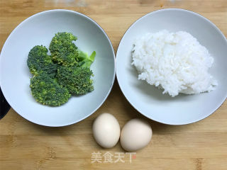 西兰花饭团的做法步骤：1
