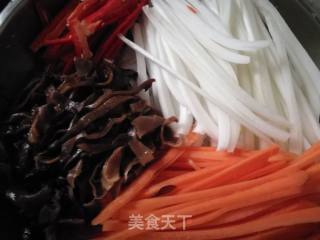 #团圆饭#鱼香肉丝的做法步骤：1