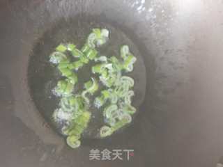 一道很家常的菜----蒜苗炒鸡蛋的做法步骤：4