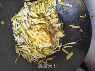 一道很家常的菜----蒜苗炒鸡蛋的做法步骤：7