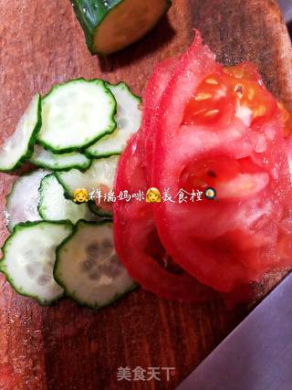 腊月二十三小年 花团锦簇之金枪鱼杂菜沙拉的做法步骤：2