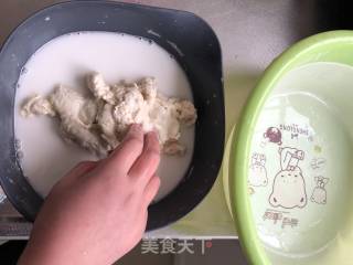 自制卷面皮凉皮的做法步骤：4