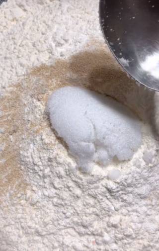 花样花卷的做法步骤：1
