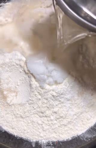 花样花卷的做法步骤：2