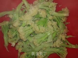 #团圆饭#排骨烧菜花的做法步骤：3
