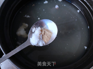砂锅排骨面的做法步骤：6