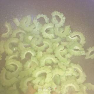 肉片炒苦瓜的做法步骤：4