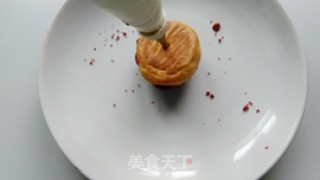 酥皮奶油红泡芙的做法步骤：16