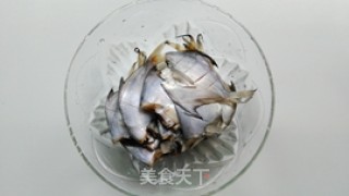蜜汁卤鲳鱼的做法步骤：3