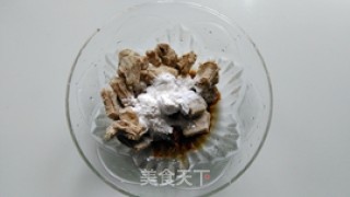 糖醋排骨的做法步骤：4