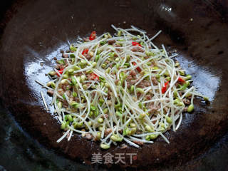 韭菜炒豆芽的做法步骤：7
