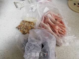 卤鸡爪的做法步骤：1