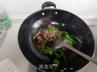 青椒炒牛肉的做法步骤：4
