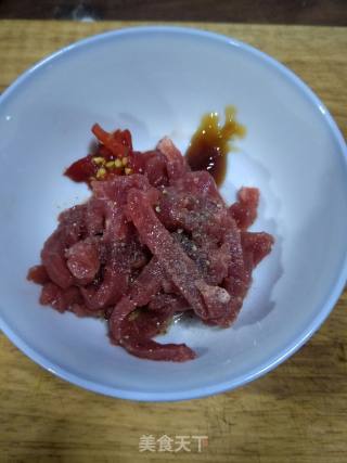 椒香嫩牛五方的做法步骤：1