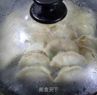 韭菜鸡蛋馅锅贴的做法步骤：16