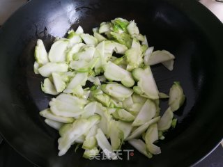 叉烧肉炒儿菜的做法步骤：2