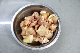 麻辣鸡丁的做法步骤：2