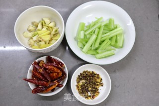 麻辣鸡丁的做法步骤：3