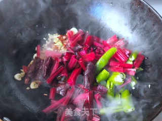 爆炒红梗甜菜的做法步骤：5